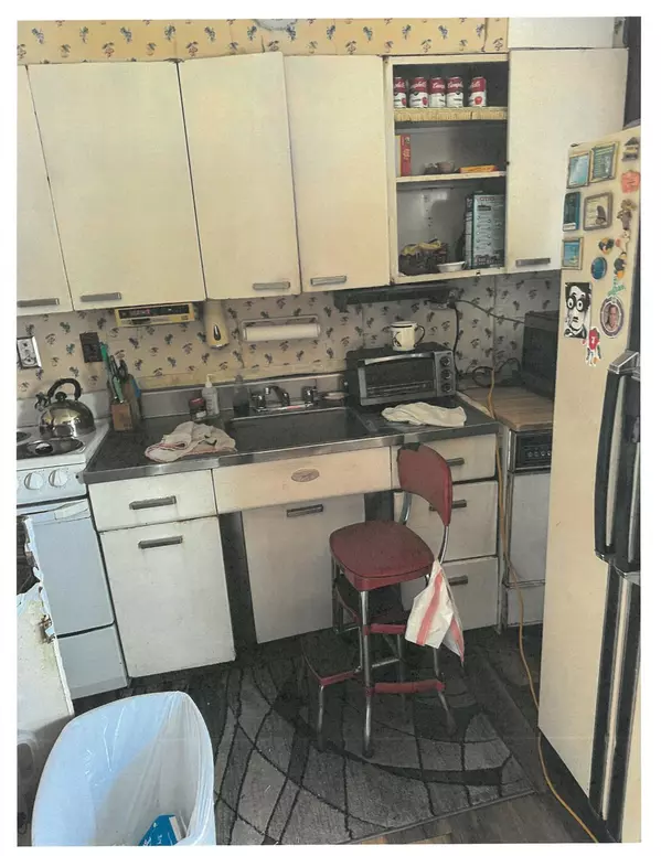 Westbury, NY 11590,38 Hark LN
