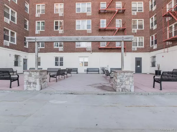 Yonkers, NY 10705,101 Highland AVE #3P