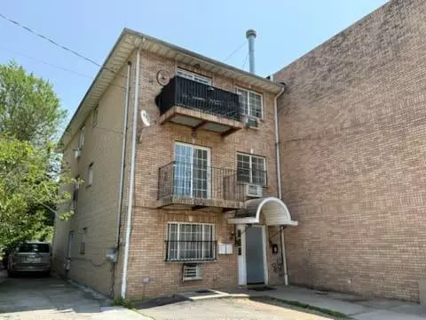 Hollis, NY 11423,9317 197th ST