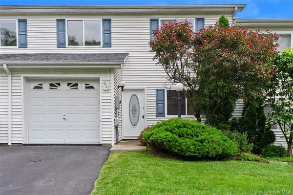 New Windsor, NY 12553,221 Tamerisk LN