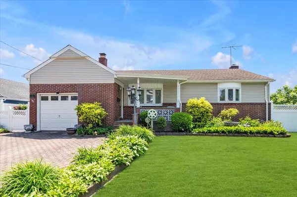 Valley Stream, NY 11580,12 Crowell PL