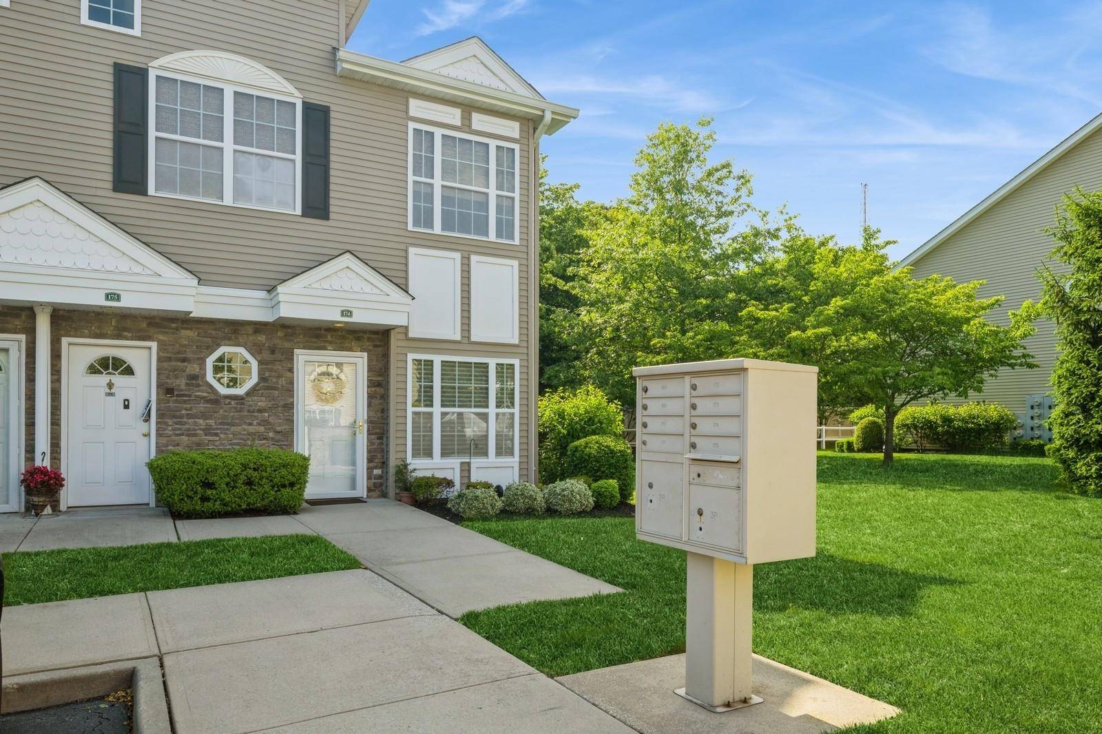 East Meadow, NY 11554,174 Spring DR #174
