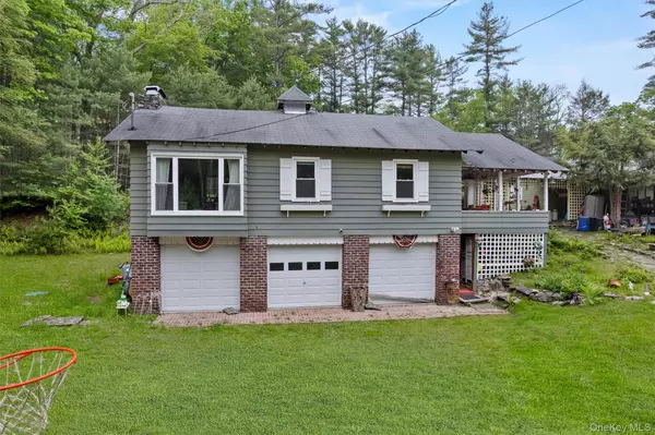 Sparrowbush, NY 12780,11 Waldweg DR