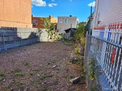 Bronx, NY 10460,1828 Waterloo PL