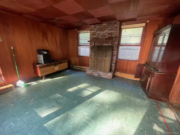Laurel, NY 11948,1750 Peconic Bay BLVD