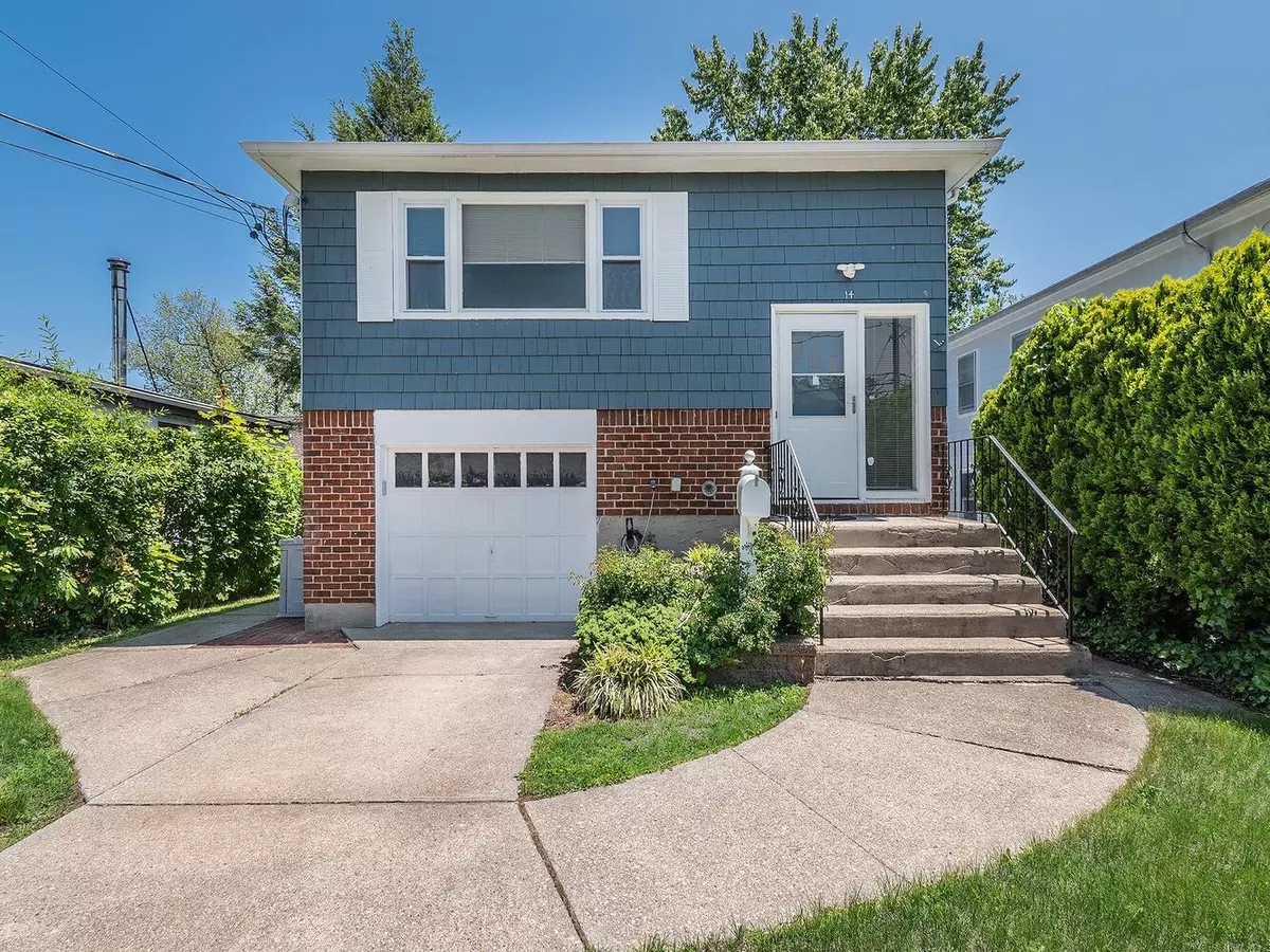 Port Washington, NY 11050,14 Marwood RD