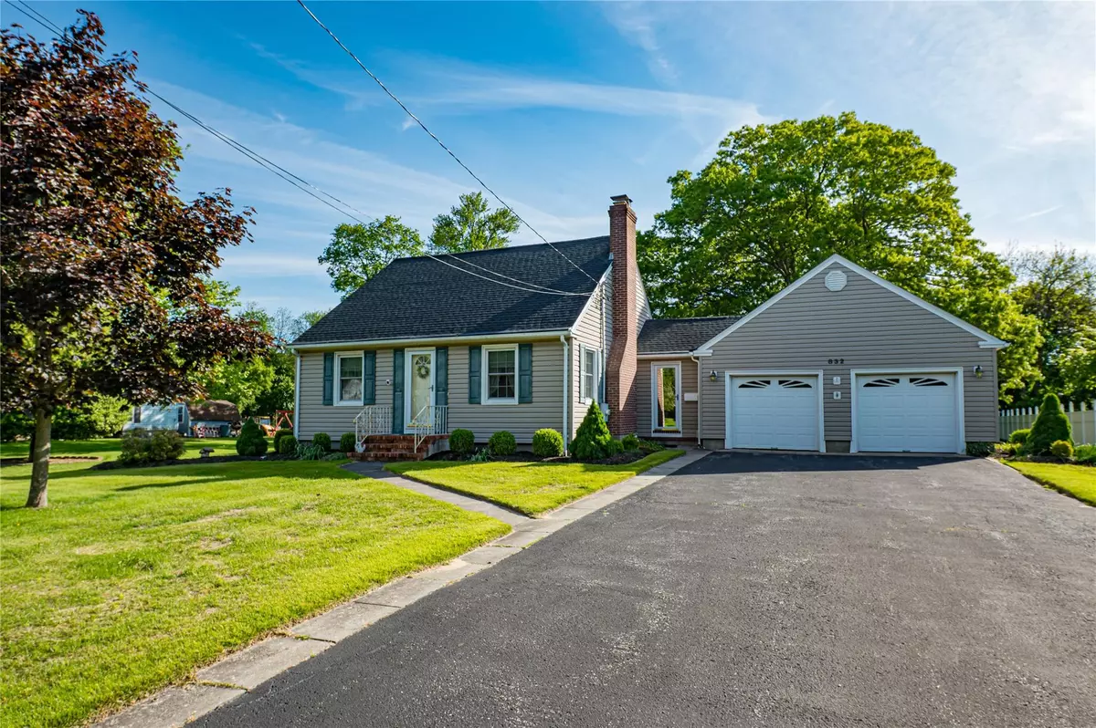 Riverhead, NY 11901,832 Ostrander AVE