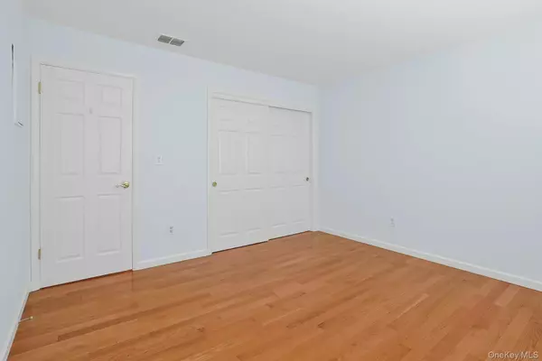 Yorktown Heights, NY 10598,165 Carriage CT #H