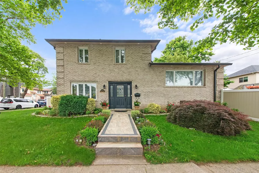32 Henry PL, Staten Island, NY 10305