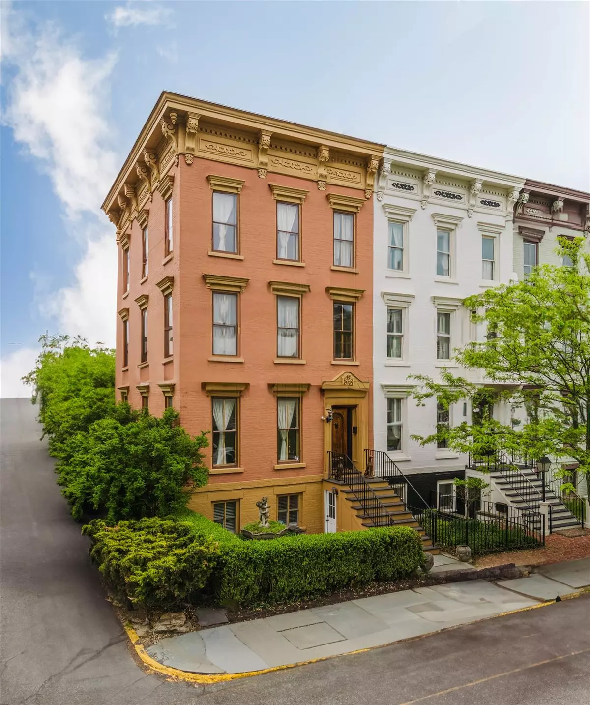 Hudson, NY 12534,1 E Court ST