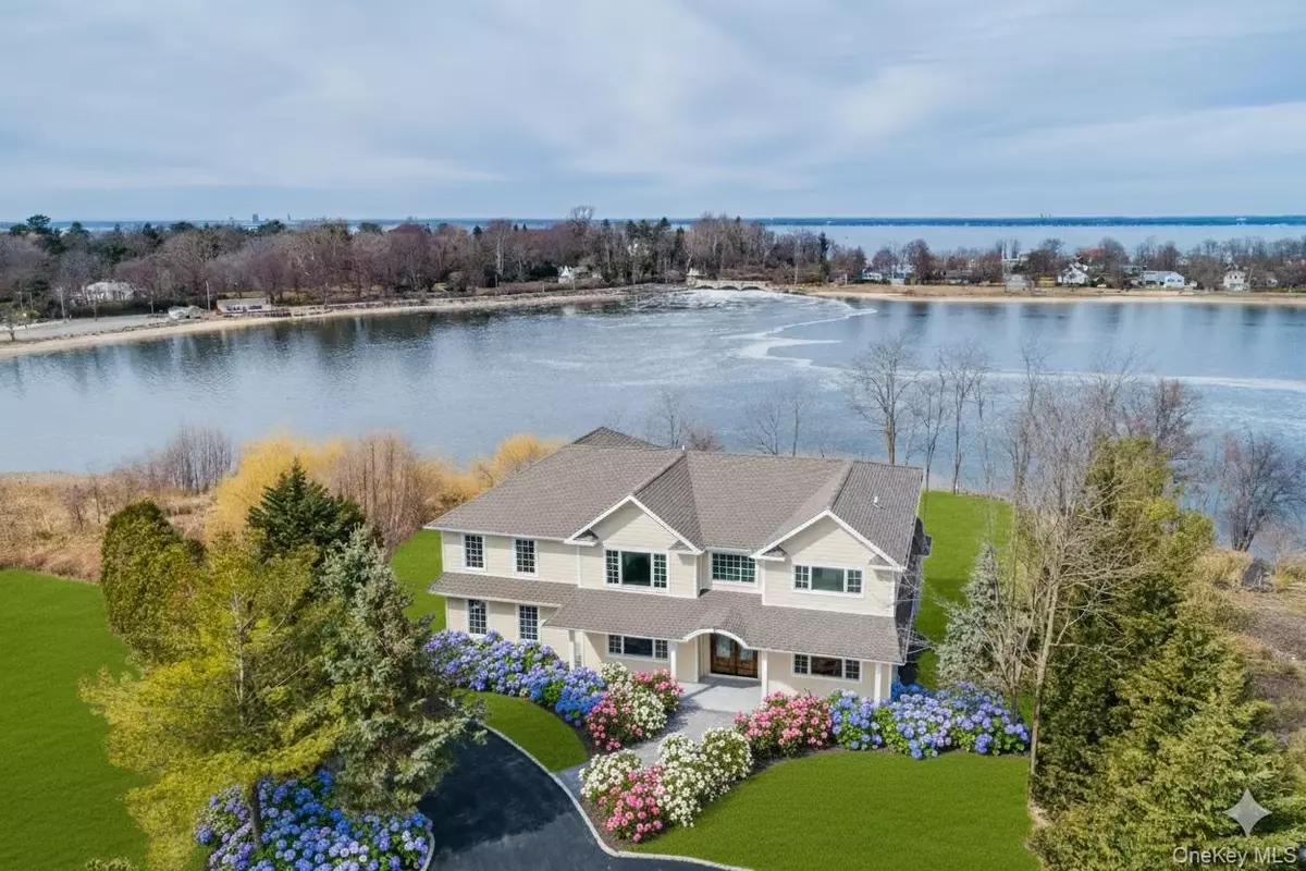 Glen Cove, NY 11542,12 Barbara LN