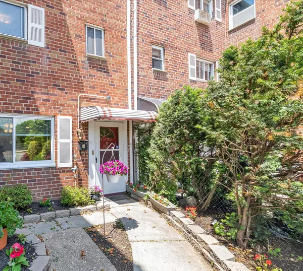 93-24 243rd ST, Bellerose, NY 11426