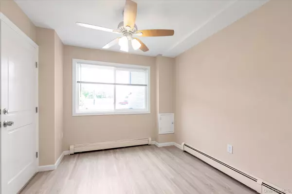 Bellerose, NY 11426,93-24 243rd ST