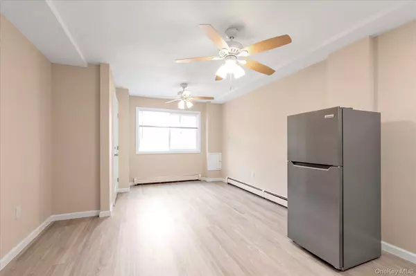 Bellerose, NY 11426,93-24 243rd ST