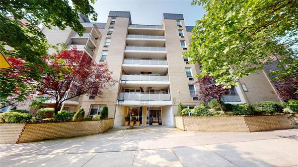 142-20 84th DR #3K, Briarwood, NY 11435