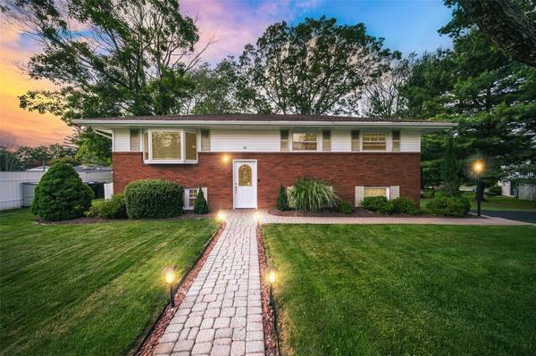 10 Tulip LN, Monroe, NY 10950