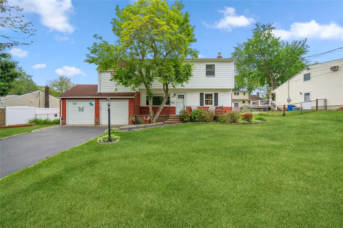 Huntington Station, NY 11746,37 Quebec DR
