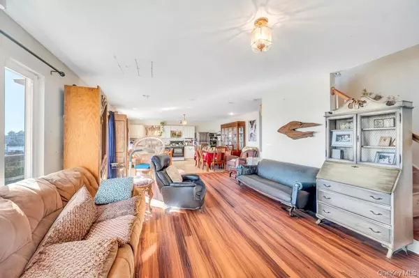 Bellmore, NY 11710,3142 Shore RD