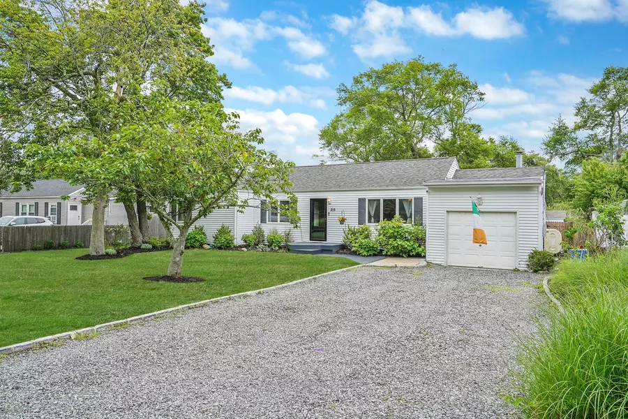 215 Lyman RD, East Patchogue, NY 11772