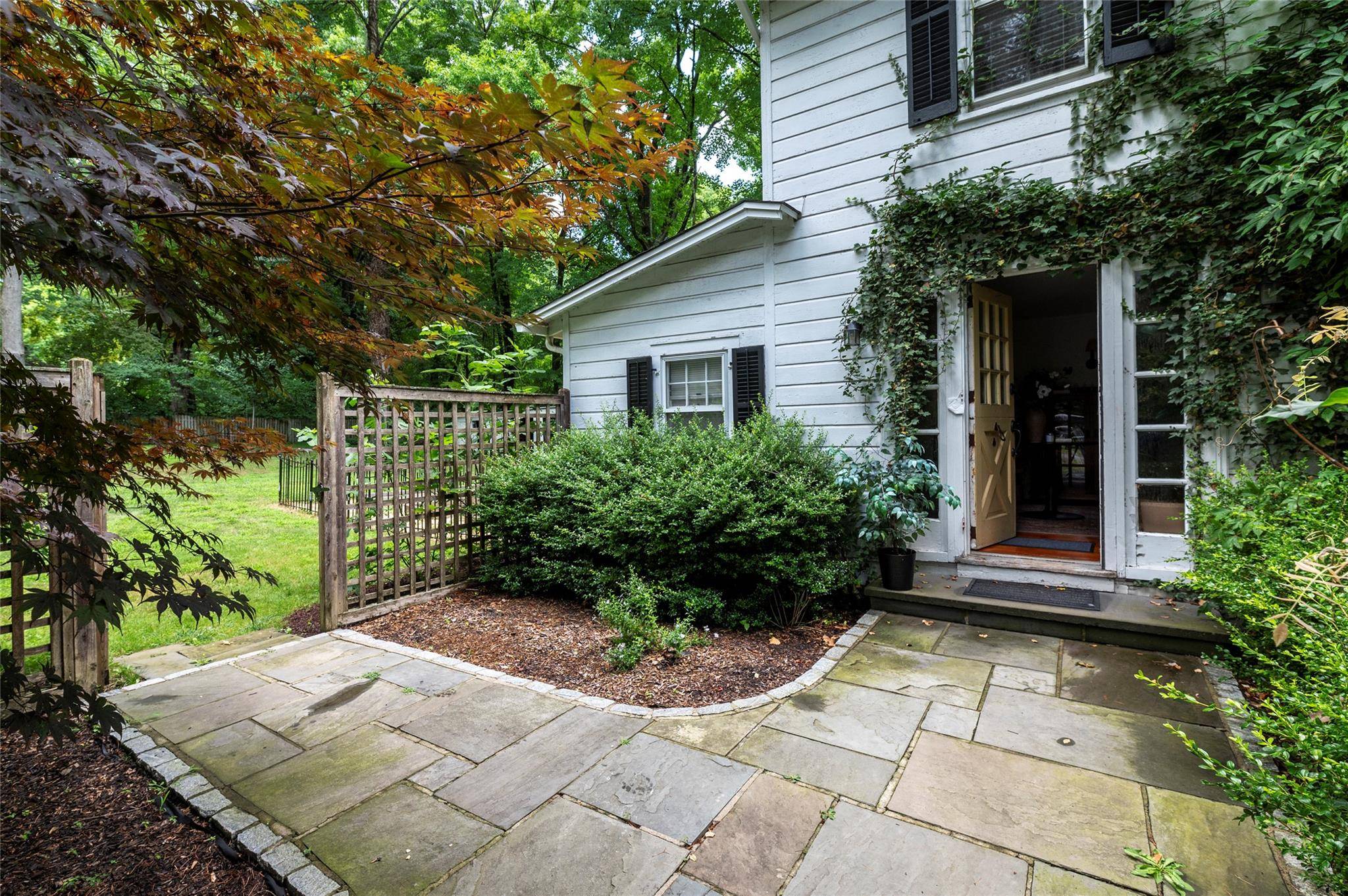 Palisades, NY 10964,15 Closter RD