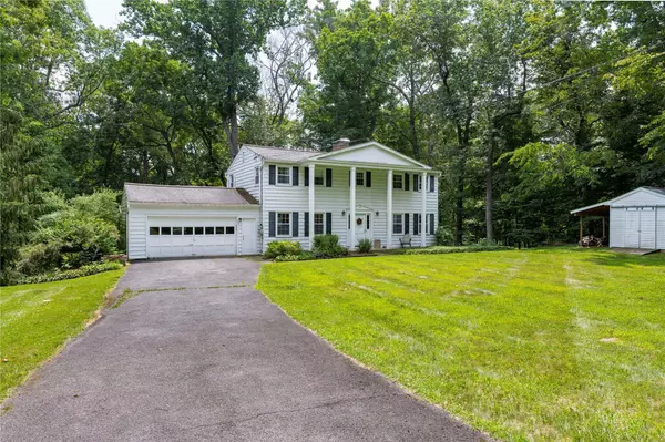 20 Woodcrest DR, Hopewell Junction, NY 12533
