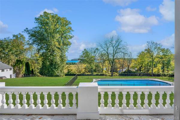 Oyster Bay, NY 11771,204 Centre Island RD