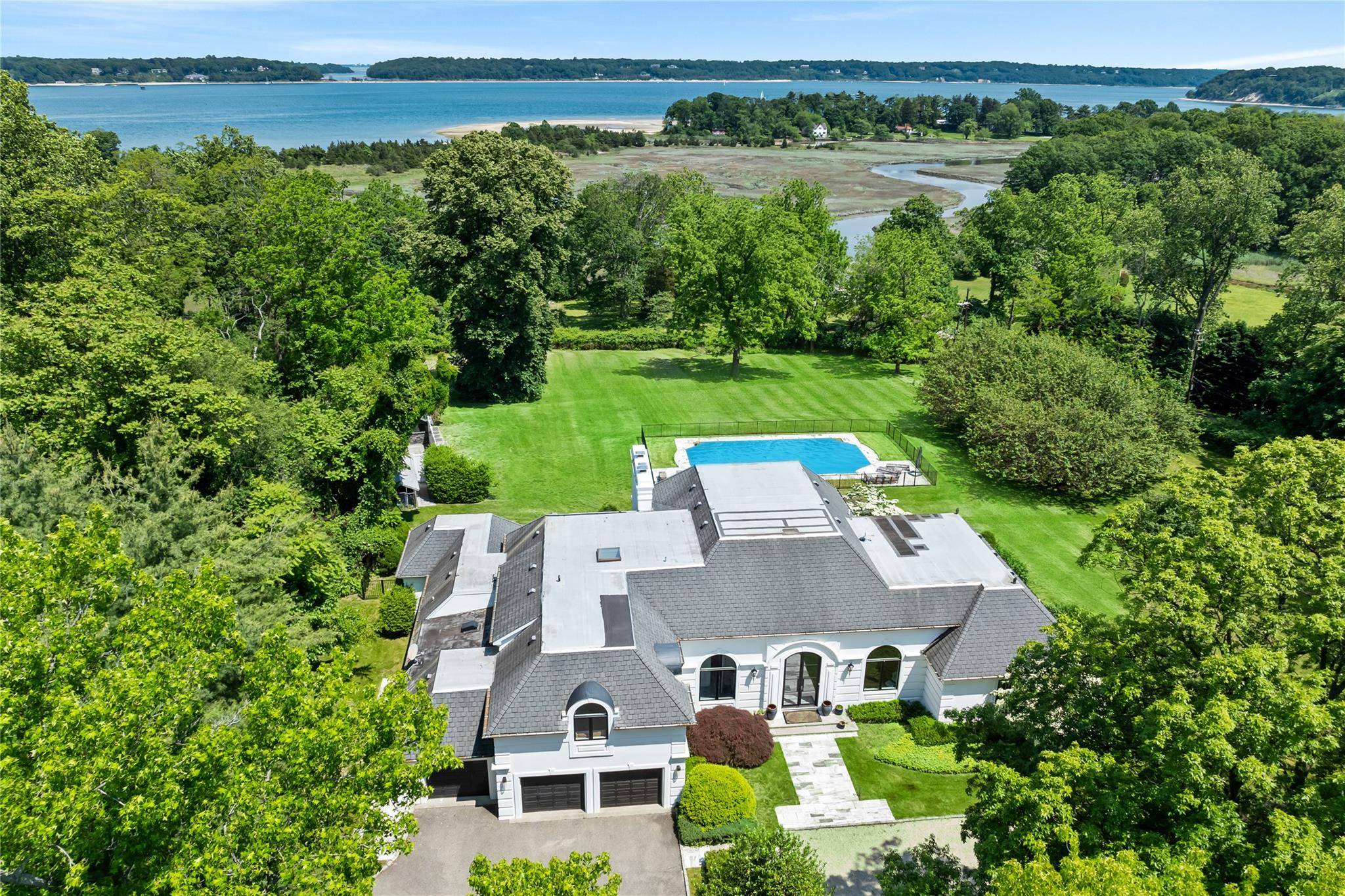 204 Centre Island RD, Oyster Bay, NY 11771