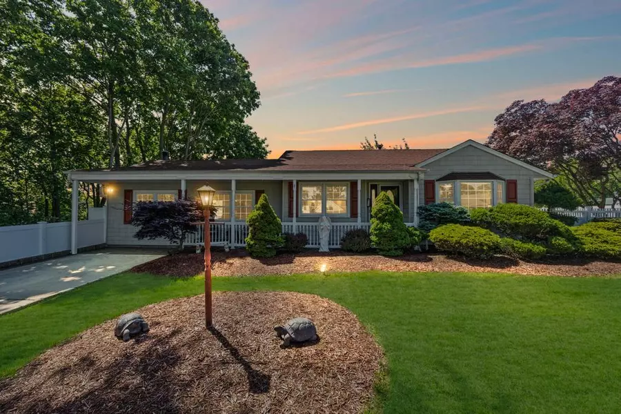 413 Albert ST, Lindenhurst, NY 11757
