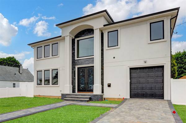 Hicksville, NY 11801,11 Libby AVE