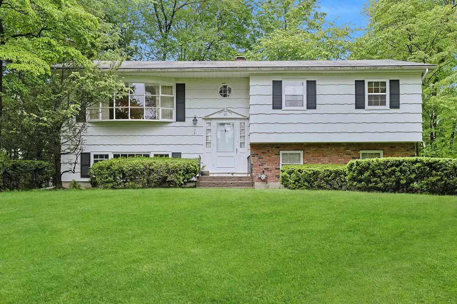 13 Old Brick RD, New City, NY 10956