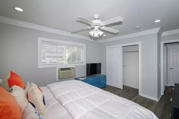 Sayville, NY 11782,227 Lakeland AVE #2-2A