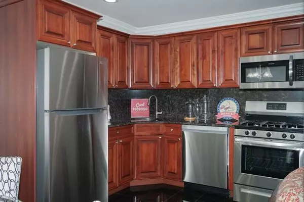 Sayville, NY 11782,227 Lakeland AVE #2-2A