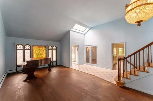 North Woodmere, NY 11581,791 Longview AVE