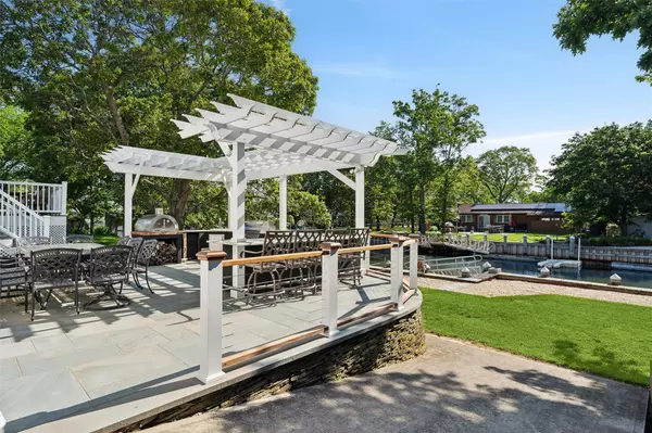 Flanders, NY 11901,284 Royal AVE