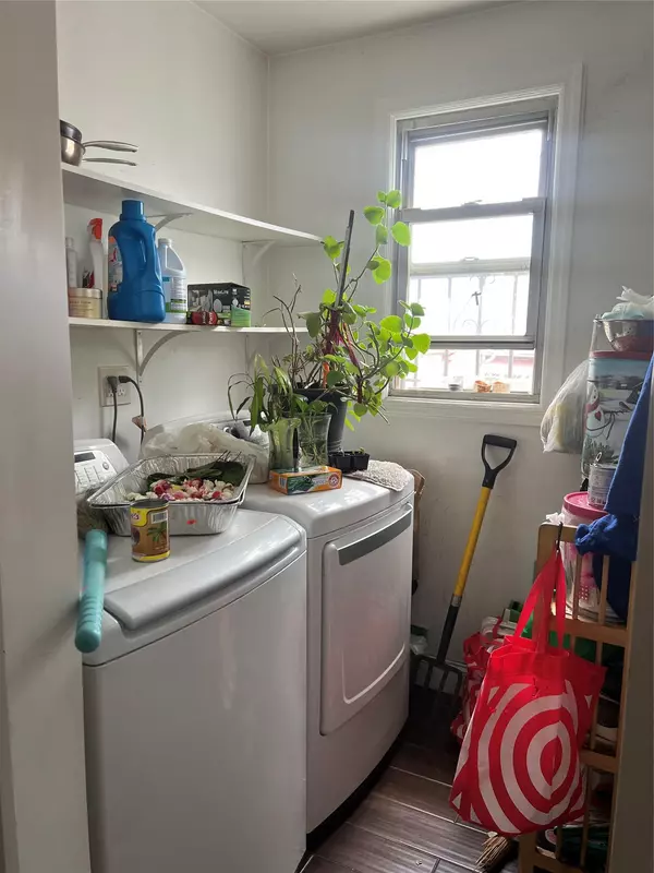 Richmond Hill S., NY 11419,10318 115th ST