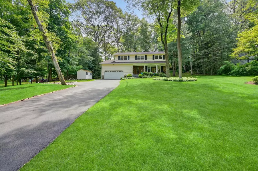 11 Robin Hood RD, Montebello, NY 10901