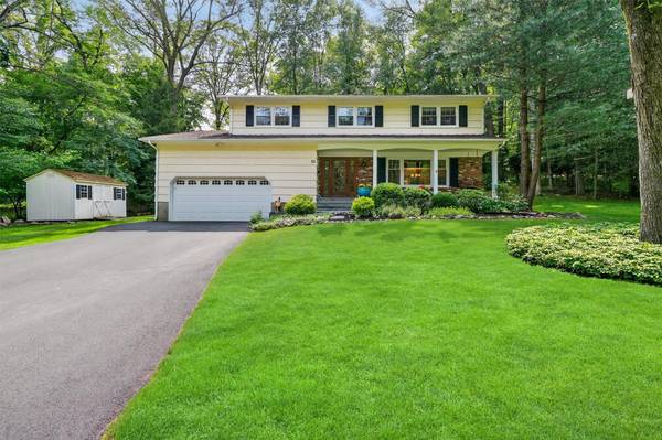 Montebello, NY 10901,11 Robin Hood RD