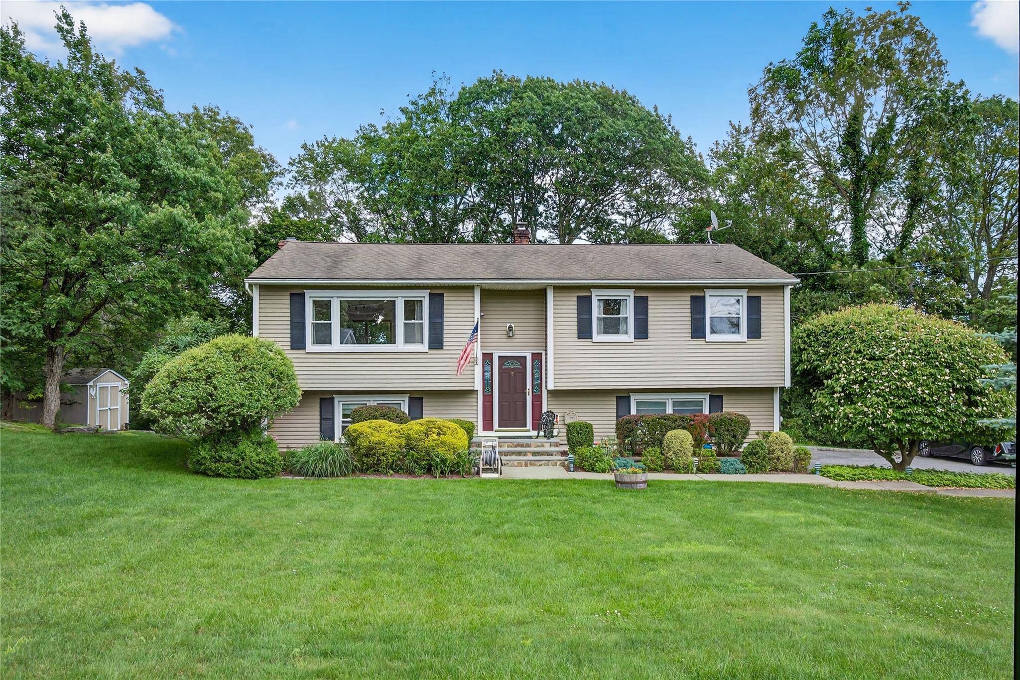 15 Richard RD, Mahopac, NY 10541