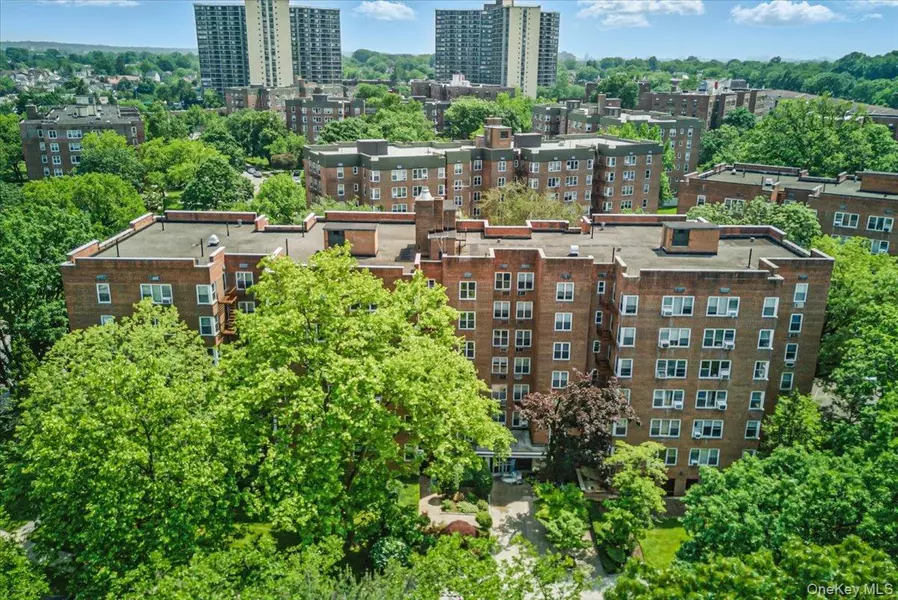 209-80 18 AVE #4D, Bayside, NY 11360