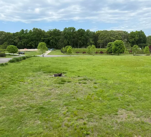 Southampton, NY 11968,8 Lois LN