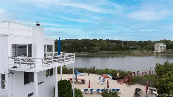 Southampton, NY 11968,19 Cold Spring CT