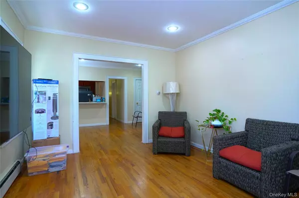 Woodhaven, NY 11421,89-10 91 AVE