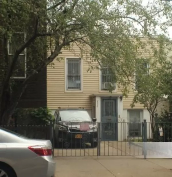 Astoria, NY 11105,2375 31st ST