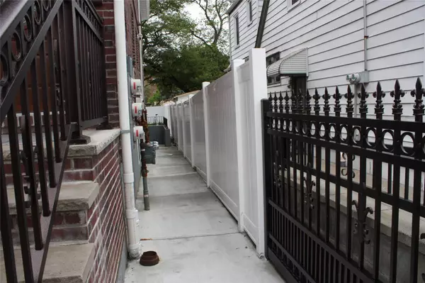 Jamaica South, NY 11434,15718 115th RD #2 Family