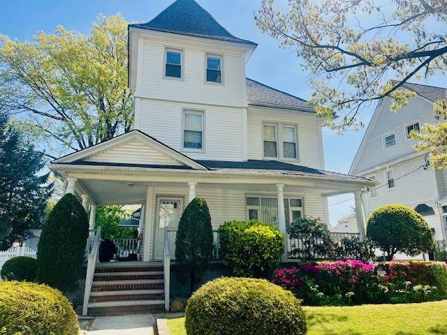 8417 113th ST, Richmond Hill North, NY 11418