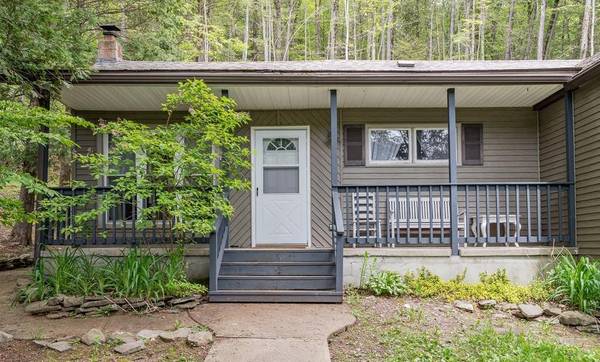 107 Overlook RD,  Woodbourne,  NY 12788