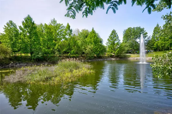 Manhasset, NY 11030,21 Hathaway LN