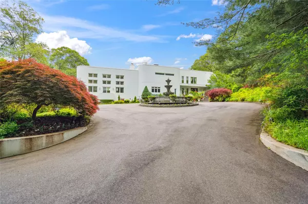 Oyster Bay Cove, NY 11771,26 Tennis Court RD
