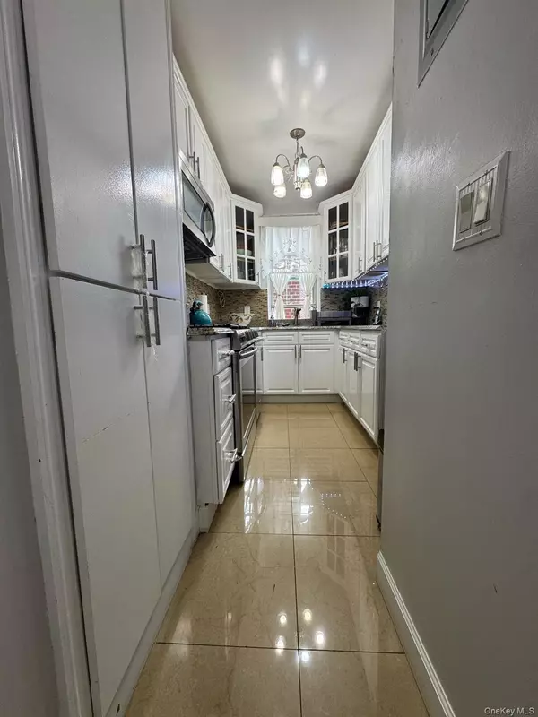 Bronxville, NY 10708,760 Bronx River RD #A56