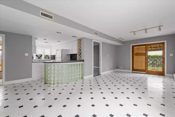 Howard Beach, NY 11414,162-25 89th ST